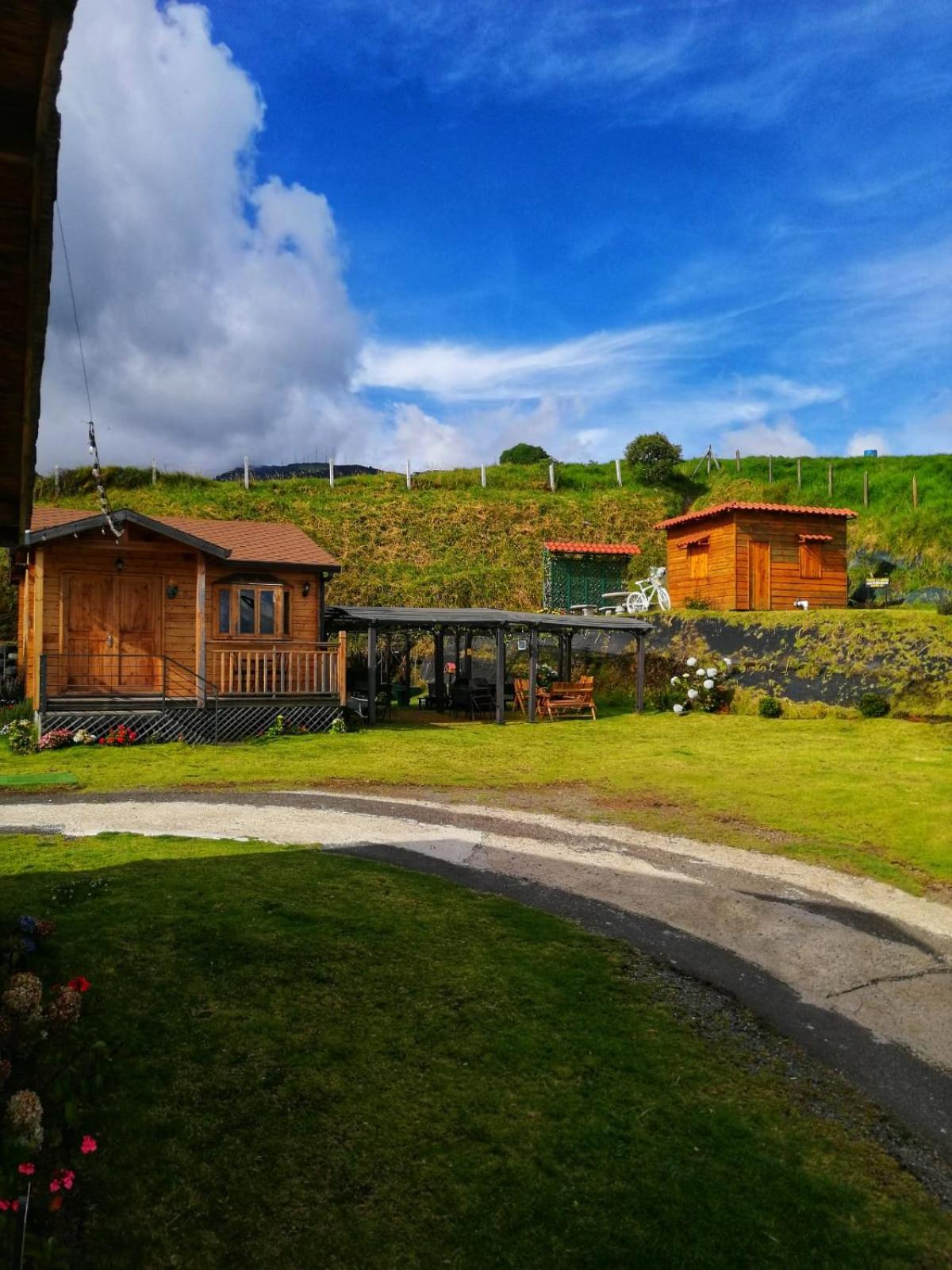 Hotel Cabanas Y Mirador Secret Garden Cr カルタゴ エクステリア 写真